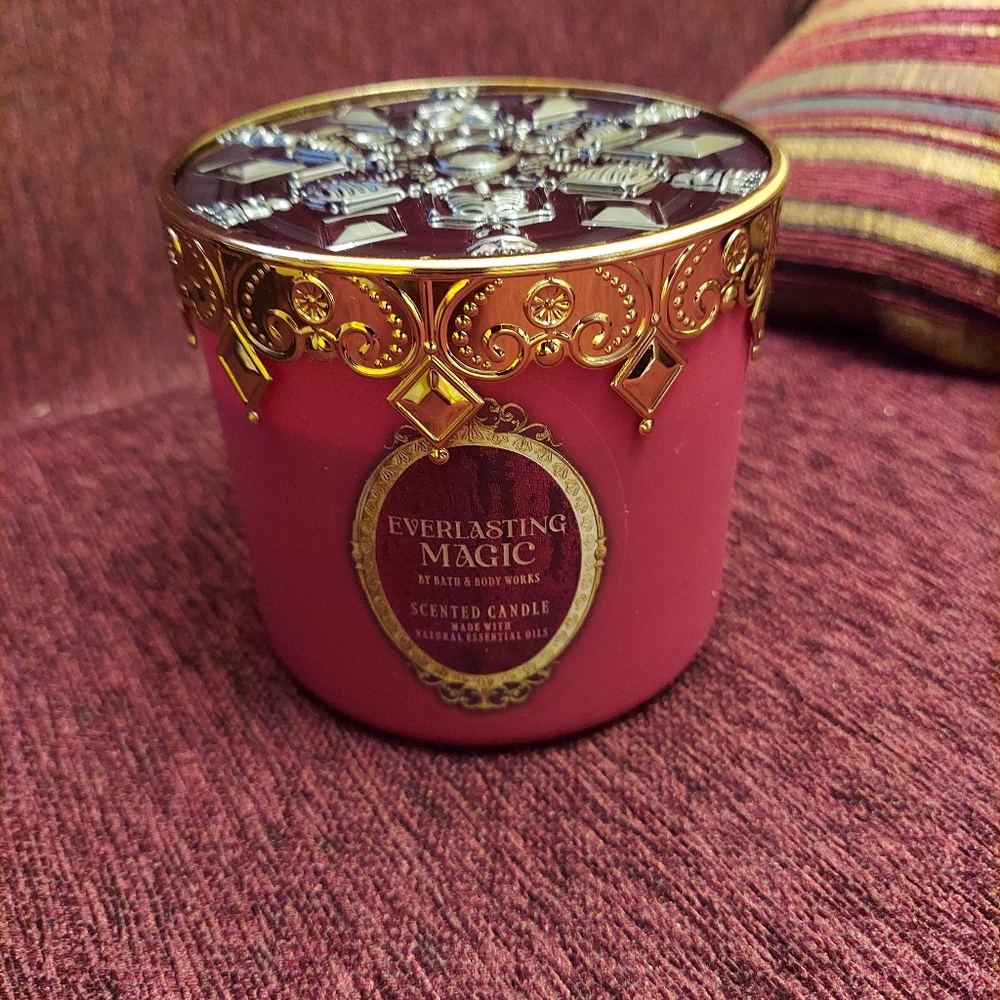 Everlasting magic candle by bath and body works